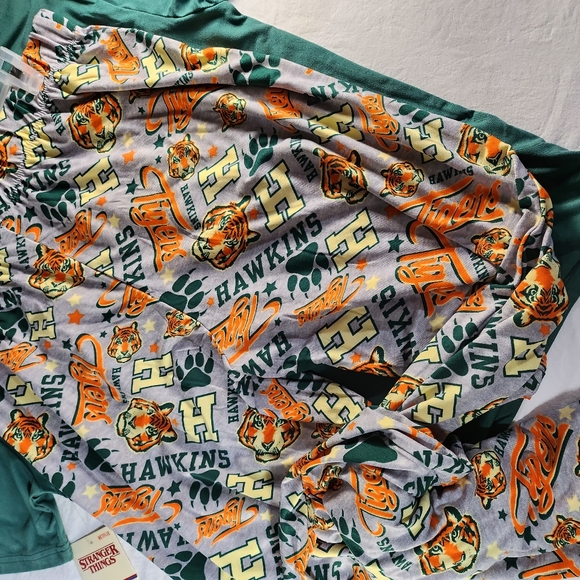 Stranger Things Pajama Set BNWT - Picture 3 of 3